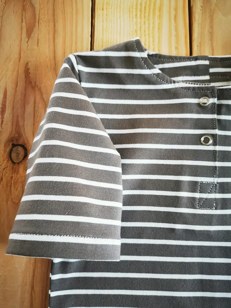 T_Shirt_Kurzarm_Rundhals_Ausschnitt