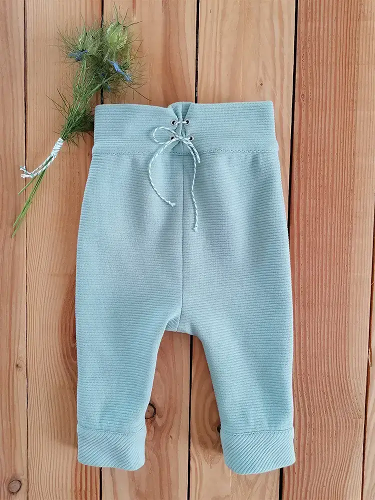 Lange Hose mit hohem Bund