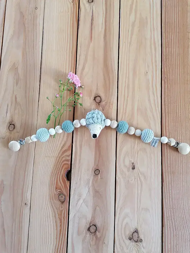 Kinderwagenkette mit kleinem Igel